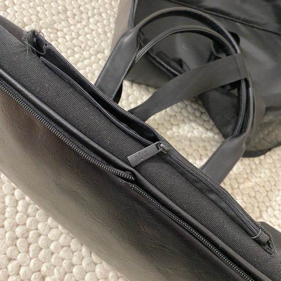 Beis Convertible Weekender Bag - Picture 7 of 13